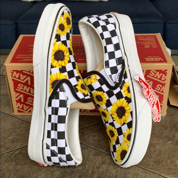 VANS CLASSIC SLIP ON CUSTOM SUNFLOWER/CHECKERBOARD - Picture 6 of 16